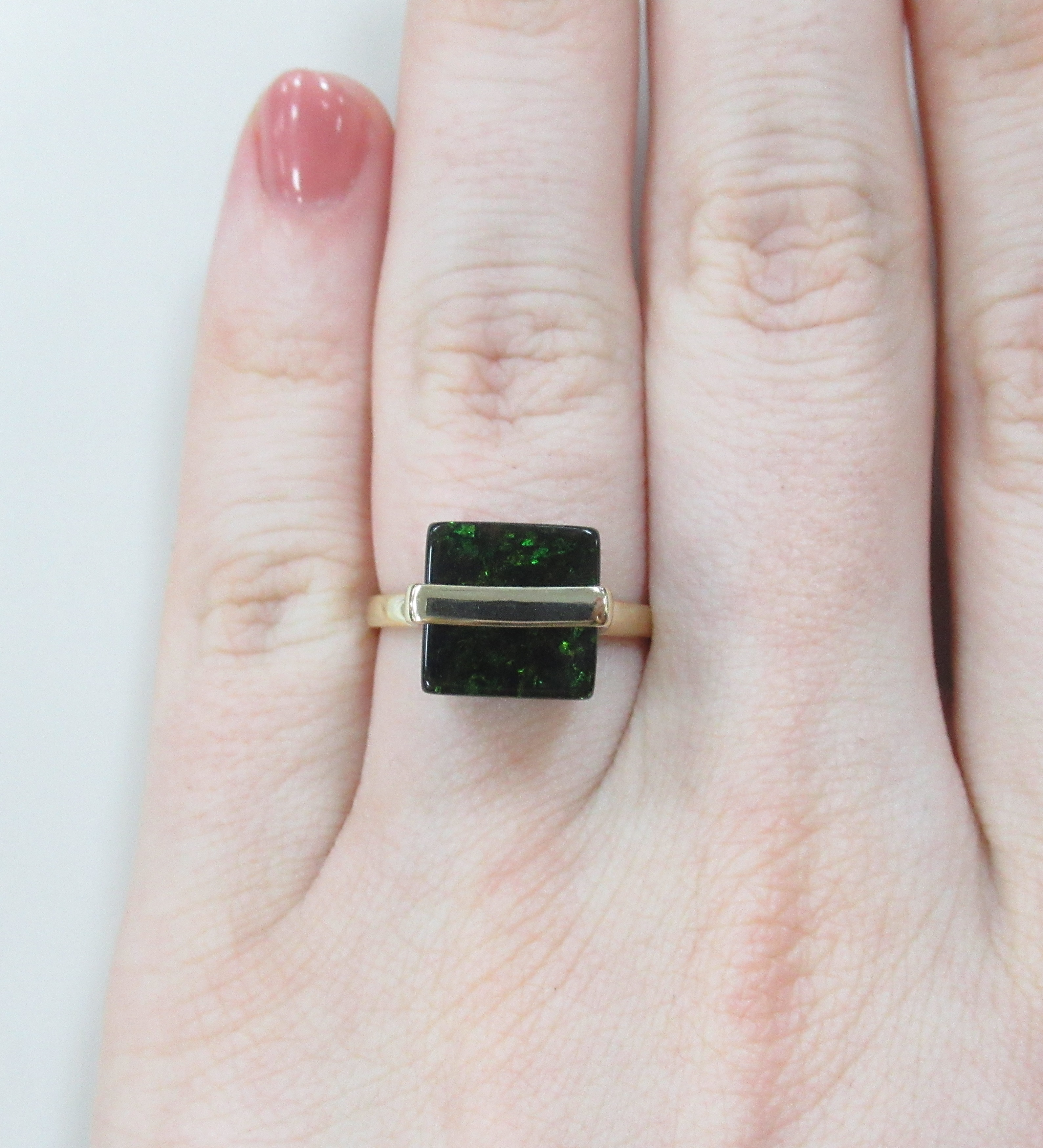 Кольцо из желтого золота с янтарем